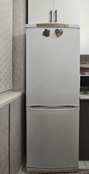 Холодильник Indesit