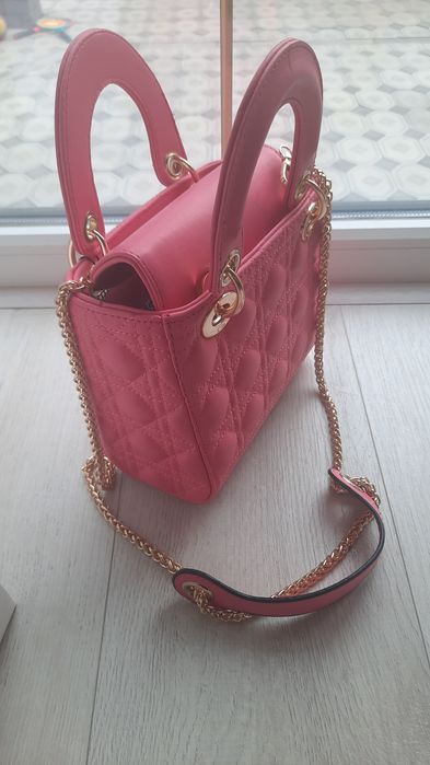 Сумочка женская с ремешком