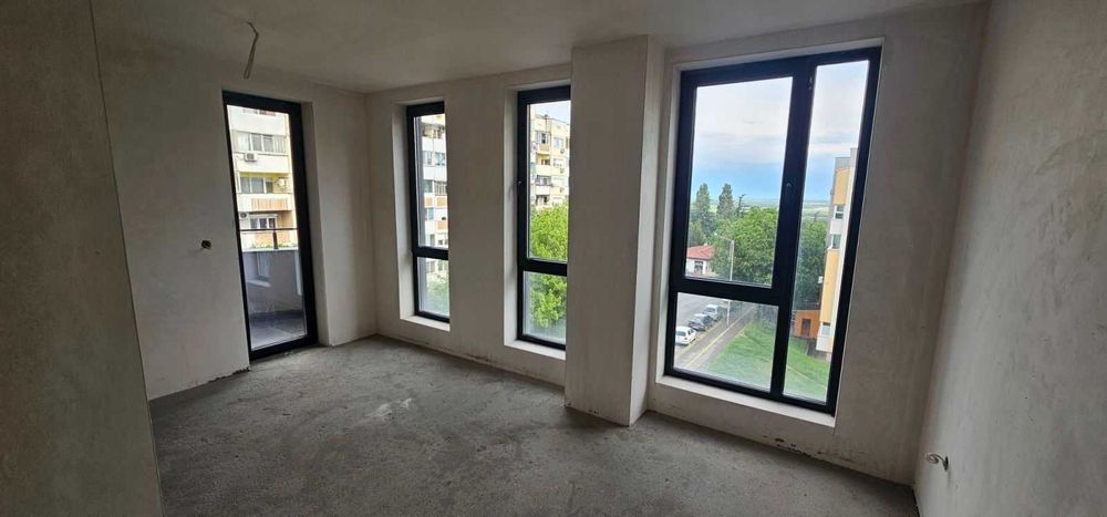 Апартамент с 3 спални в кв.Железник