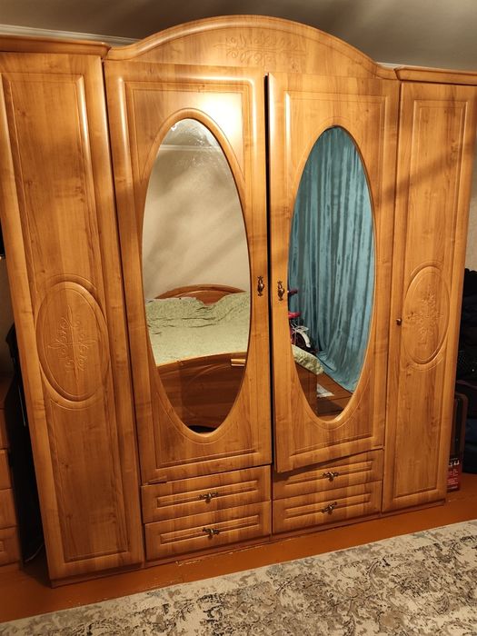 Продам спальный гарнитур