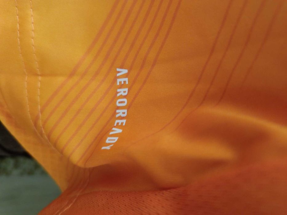 Продавам оригинална тениска Adidas Реал Мадрид