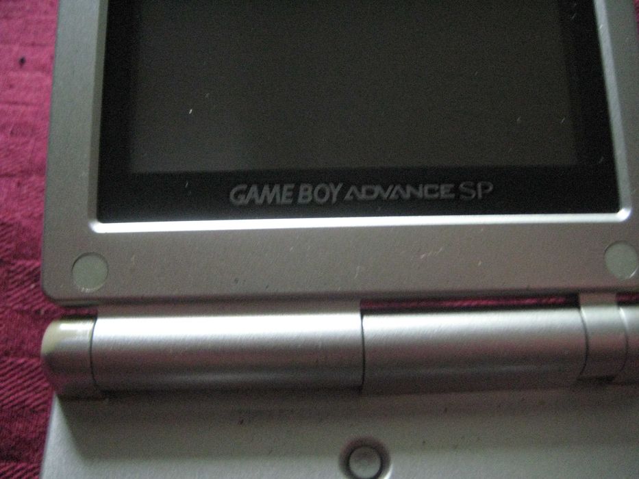 Продавам конзола GBA SP AGS-001 + игра