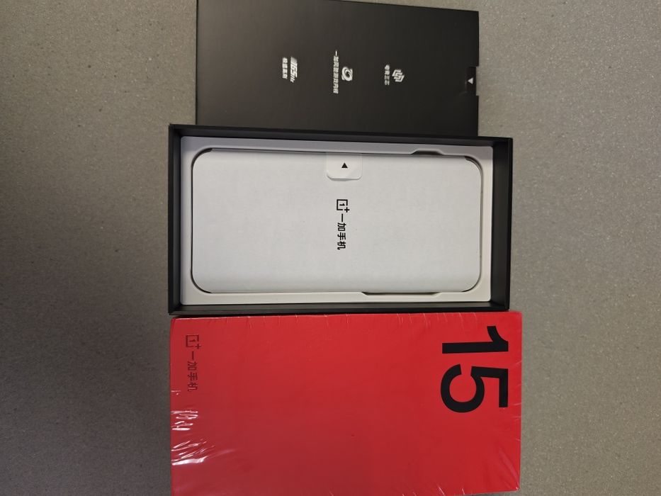 Чисто нов OnePlus 15 12/256GB с Oxygen OS 16 с  Android Auto и Еsim