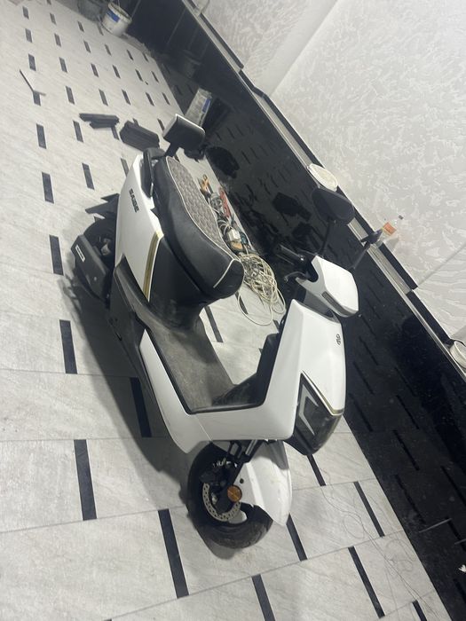 Skuter elektron sotiladi