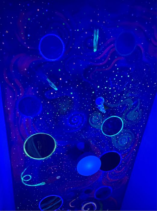 Pictura neon pe perete, murala copii, U.V, Neon, pictura fosforescenta