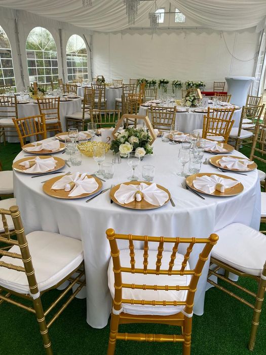 Inchiriez cort evenimente  , mese , scaune ,aranjamente florale