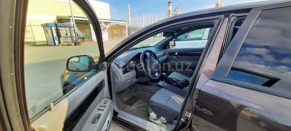 3-poz. avtomat Gentra sotiladi probegi 107000 km gaz o'rnatilmagan