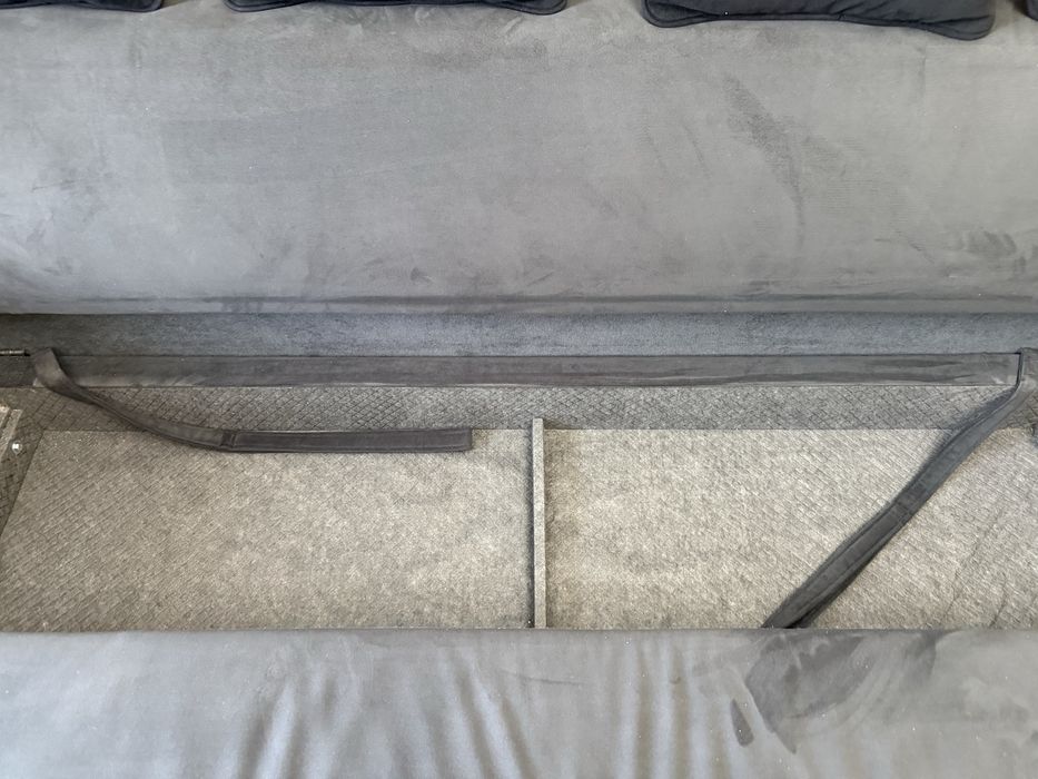 Продам диван в черном цвете!