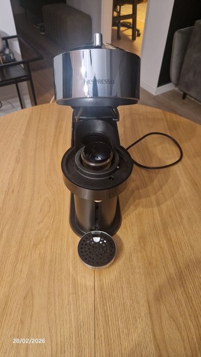 Nespresso Vertuo Next Deluxe Chrome cu tot cu cafea !