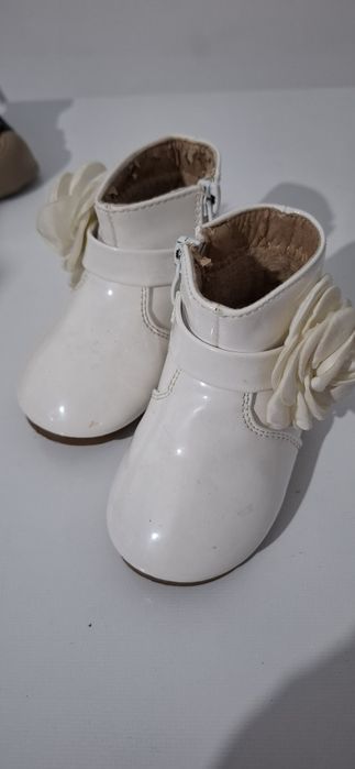 Продам детскую обувь