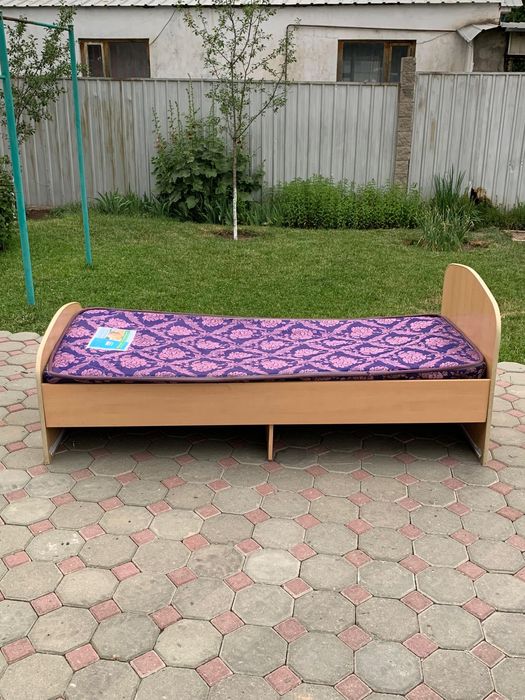 Кровать в хорошем состоянии