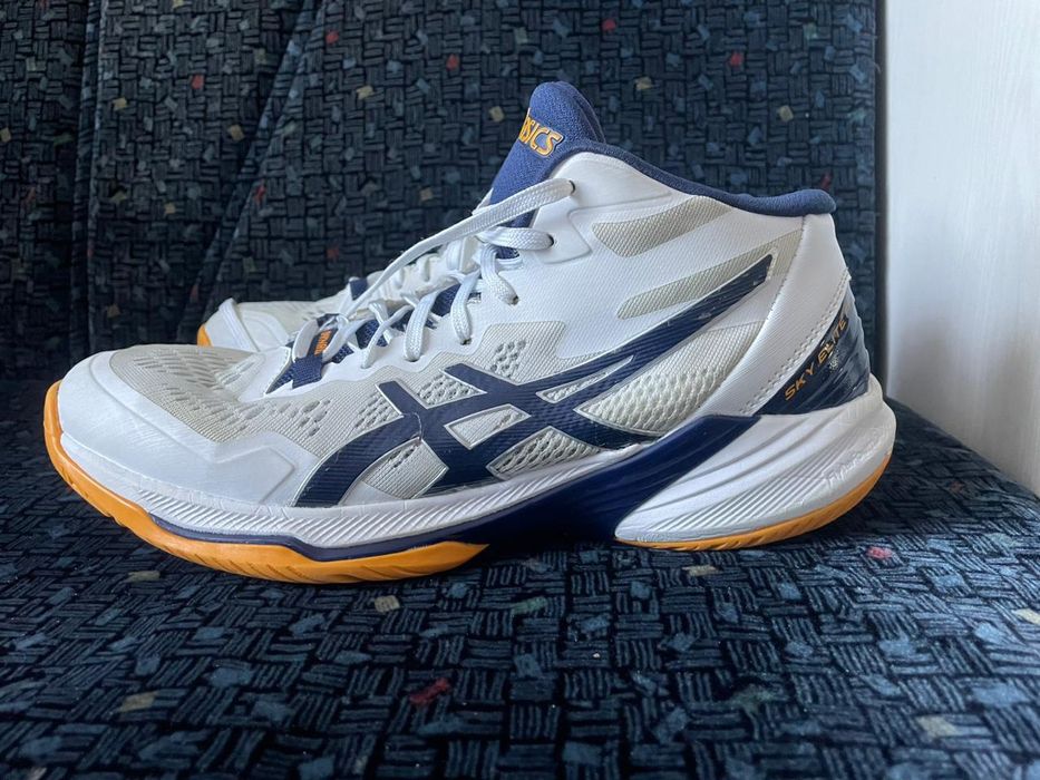 Кроссовки асикс волейбольные
