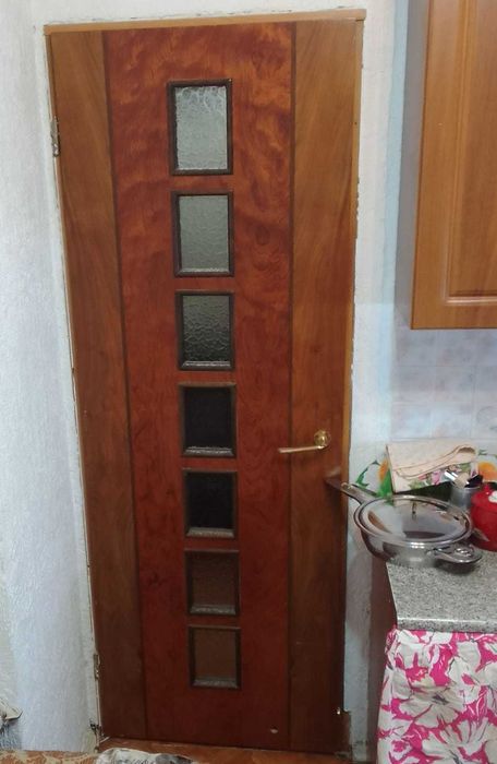 Бесплатно двери отдам.