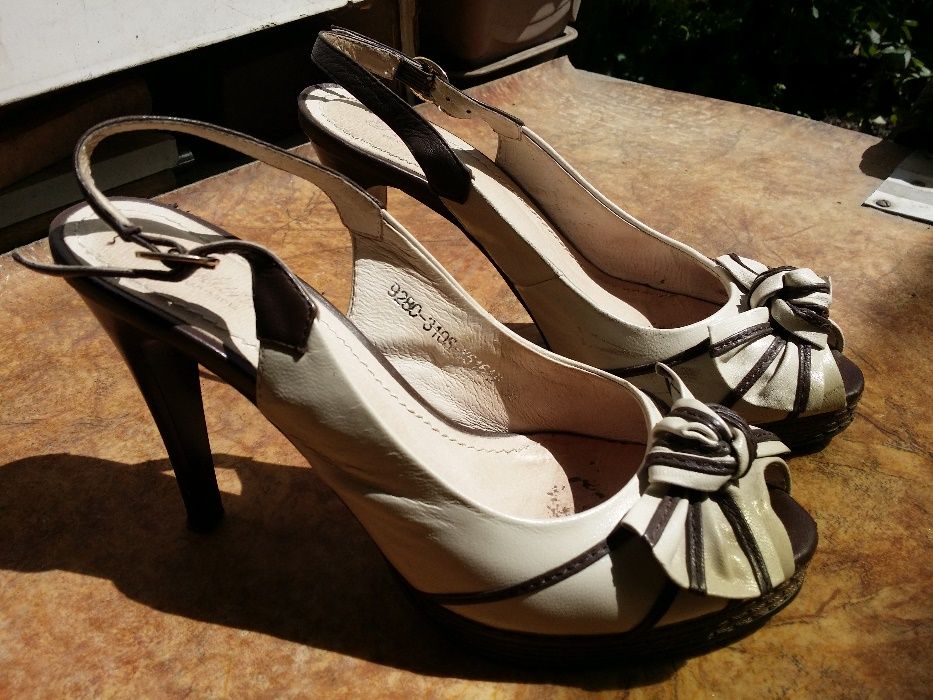 Женская обувь туфли.