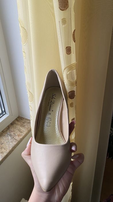 Pantofi stiletto cu talpa din piele