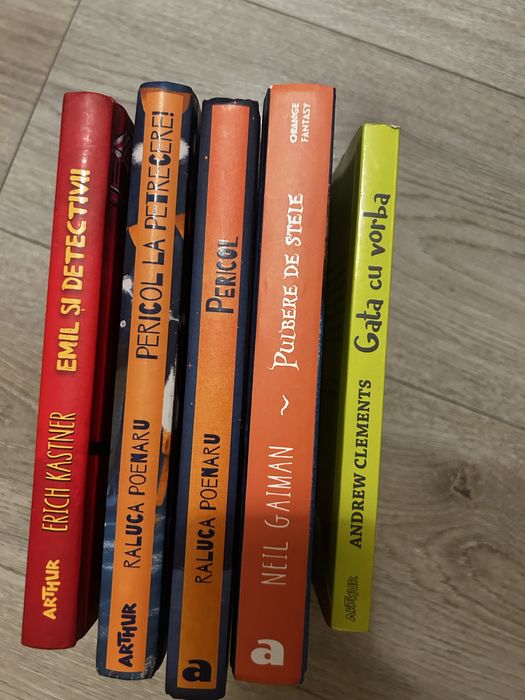 Carti lectura in stare foarte buna. Pretul unei  carti Winson este 20 lei. Negociabil.