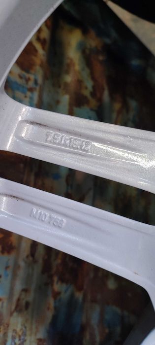 Vând sau schimb Jante r18 cu cauciucuri de iarna vara Bridgestone