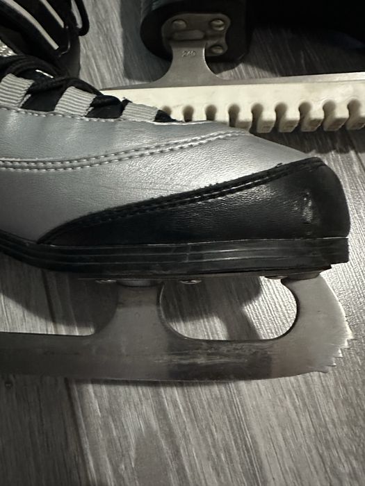 Продам коньки  38 рр