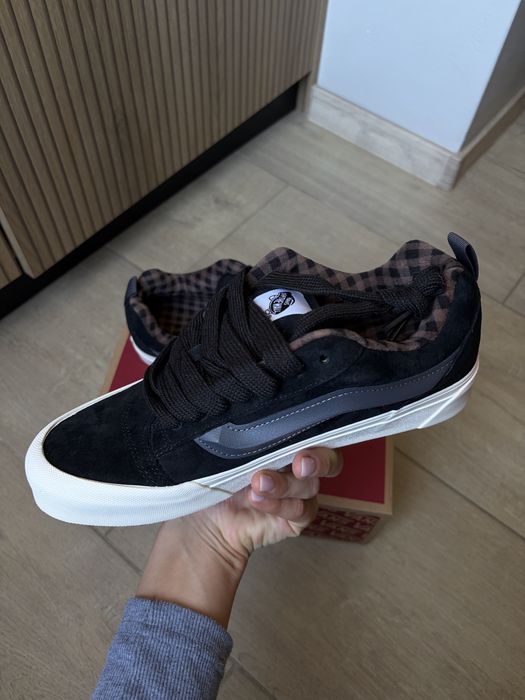Абсолютно нови оригинални Vans Knu Skool.