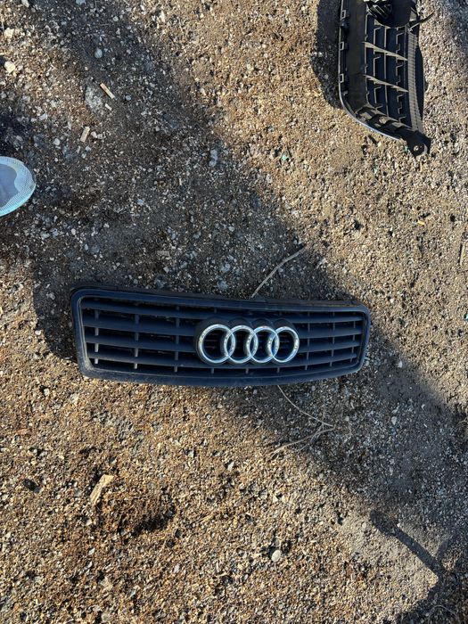 Решетка предна броня за Ауди А4 2000- 2004г