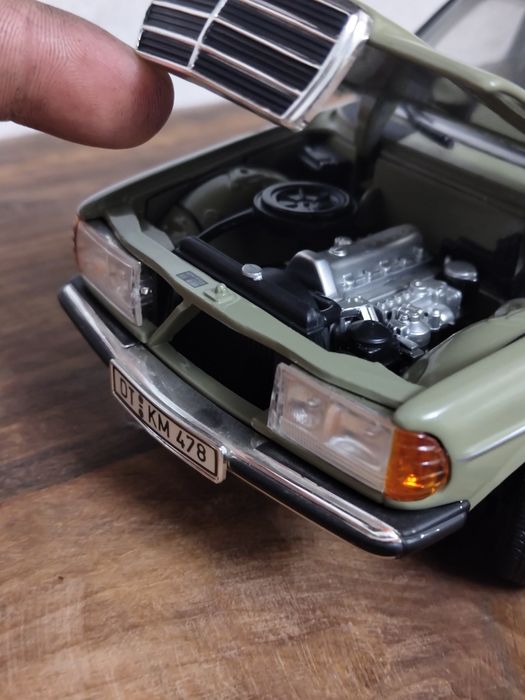 Machete auto 1:18