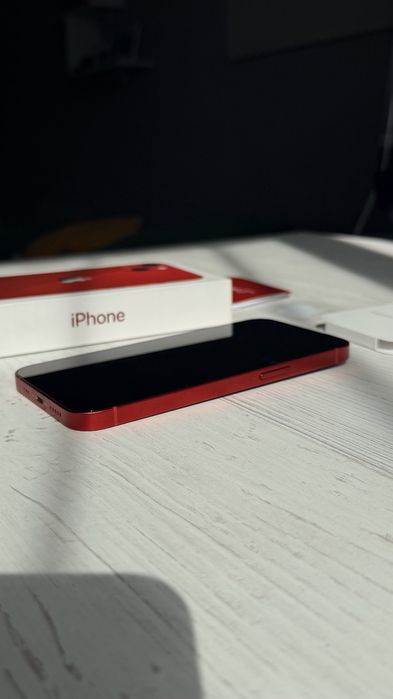 iPhone 13 256 ГБ (Product Red)