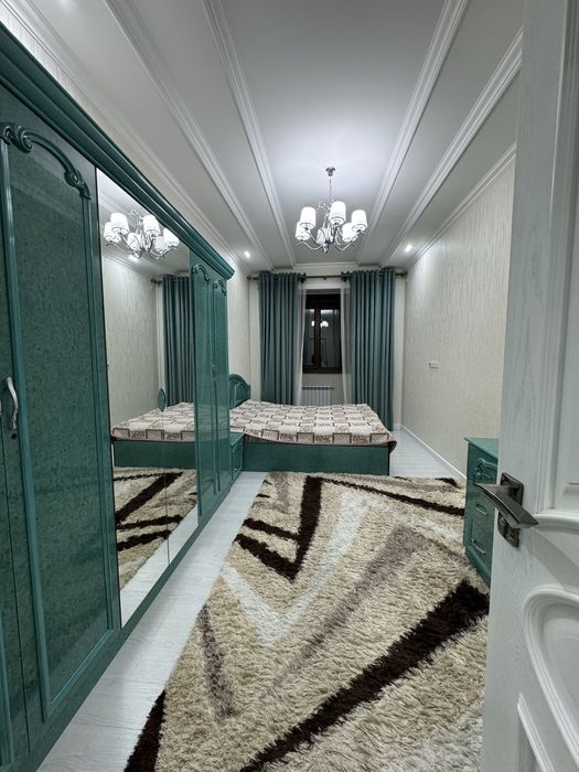 Срочна 100 квадрат  3 ком квартира Вокзалда сотилади.