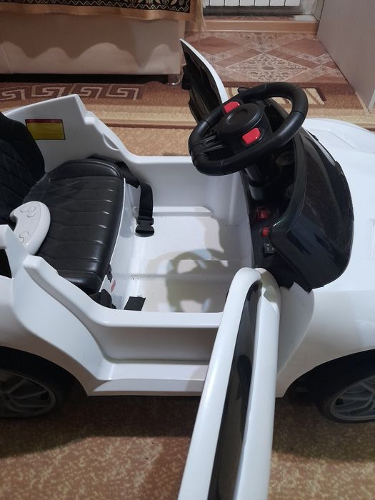 Электромобиль в хорошем состояние!