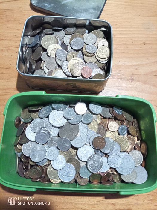 Продават се доста монети