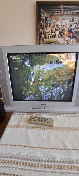 Телевизор 21 инча SAMSUNG с плосък кинескоп работи перфектно.