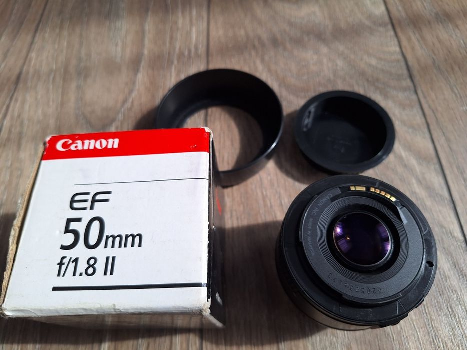Obiectiv Canon 50mm ll + parasolar si cutie