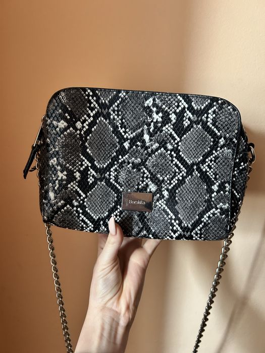 Красива дамска чанта през рамо