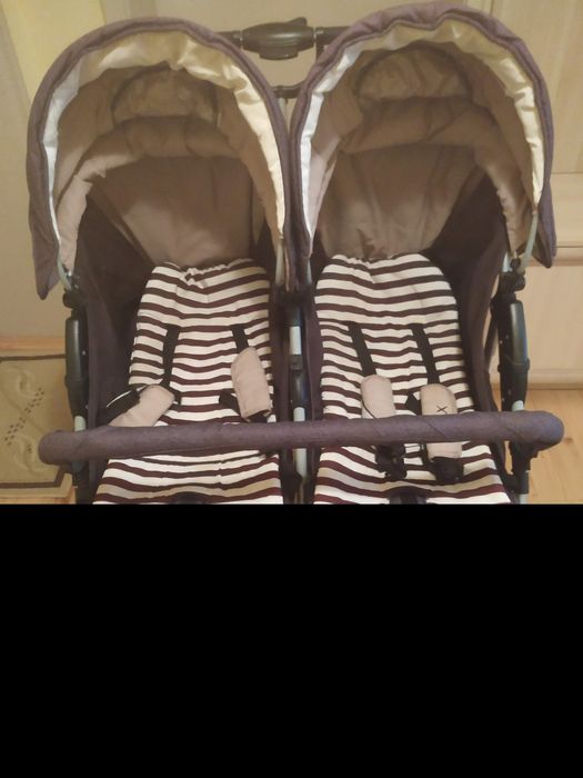 Количка за близнаци