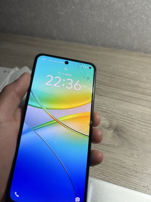 Продаю Vivo Y100