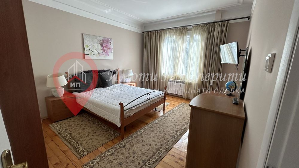 Дава се под наем Тристаен апартамент в София, Център - 112 кв.м за 1100 € - Снимка #4