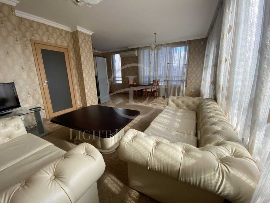 Продава се Тристаен апартамент в Пловдив, Кършияка - 117 кв.м за 1800 €/кв.м - Снимка #2