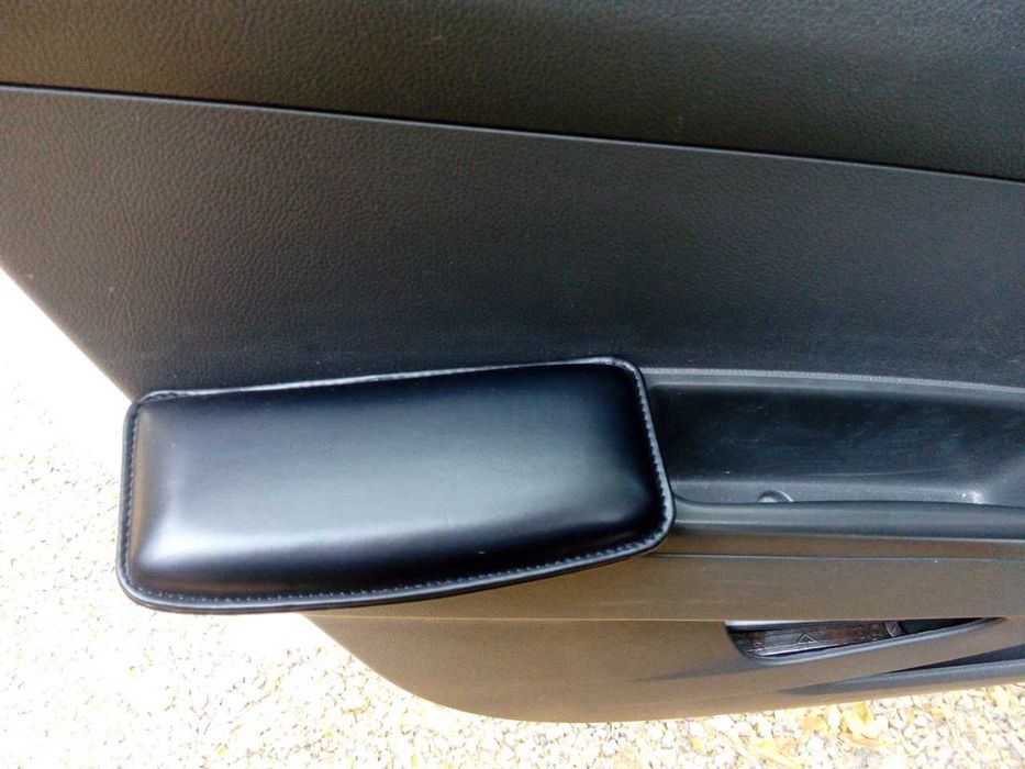 Подушка на подлокотник для автомобиля