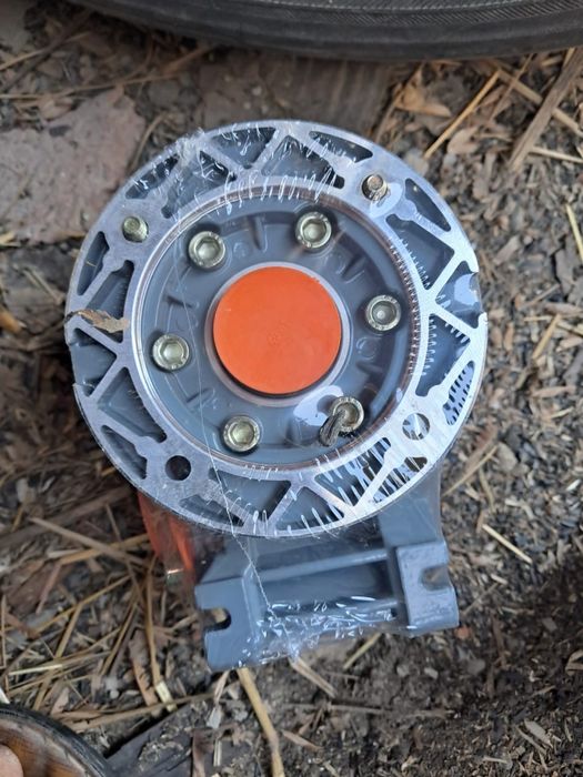 Продам мотор с редуктором