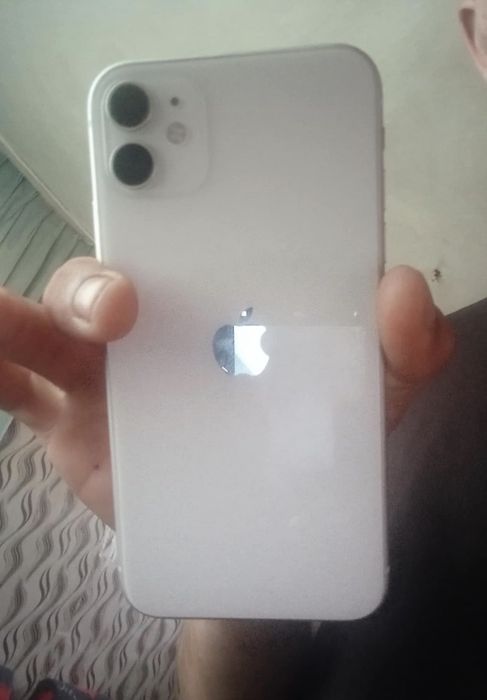 iphone 11 цвят бяло