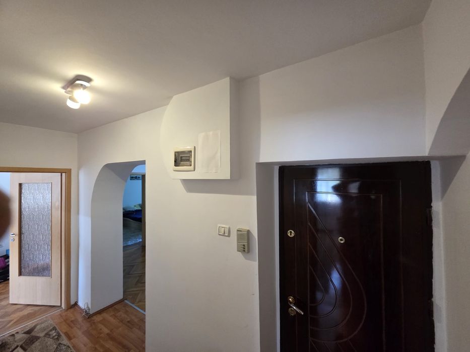 Vând apartament 3 camere, zona Lunca, Reșița
