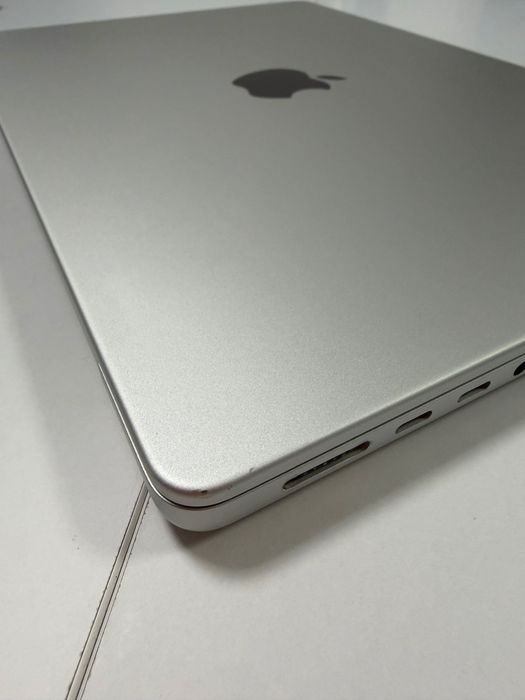Продавам MacBook Pro M1 Pro 14’