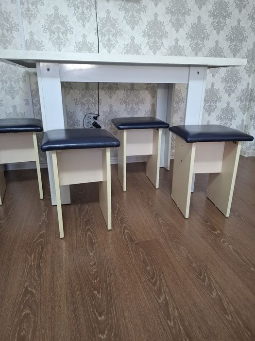 Продам стол, стулья