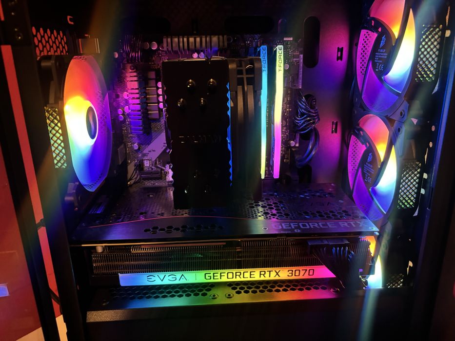 Компютърен сетъл rtx 3070 300HZ монитор и ryzen 5 5600