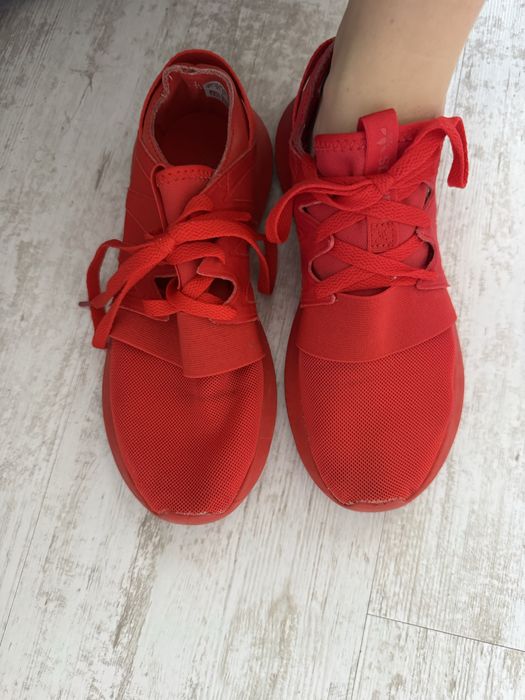 ADIDAS tubular viral w