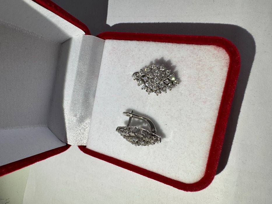 Продам бриллиантовые серьги