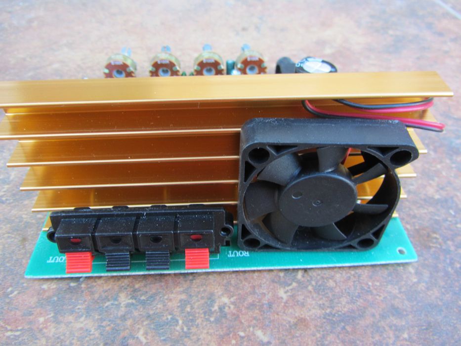 Kit putere 2x 100 w cu preamplificare  corector ton, aux, karaoke