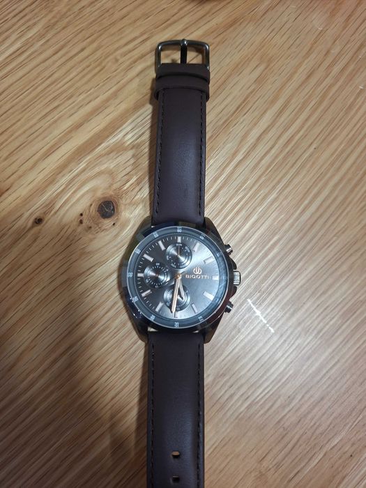 Часовник биготи чисто нов