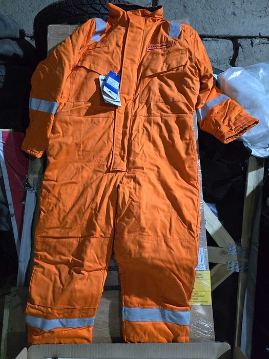 Продам рабочий комбинезон