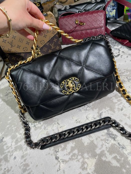 Geanta C8anel - model 19 Medium Size