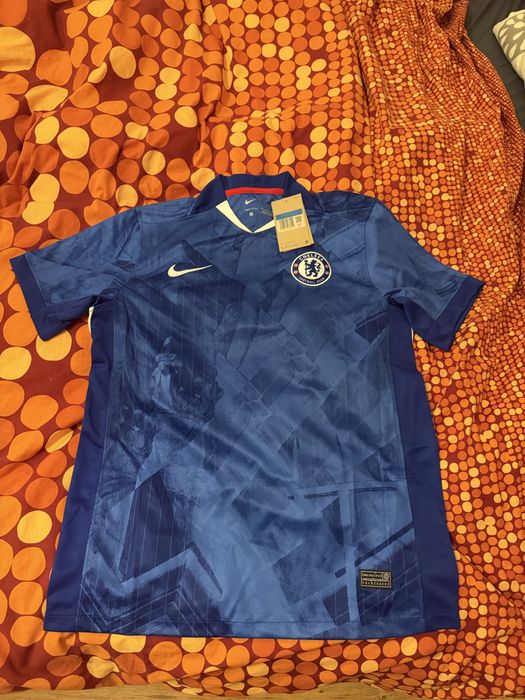 Tricou chelsea.